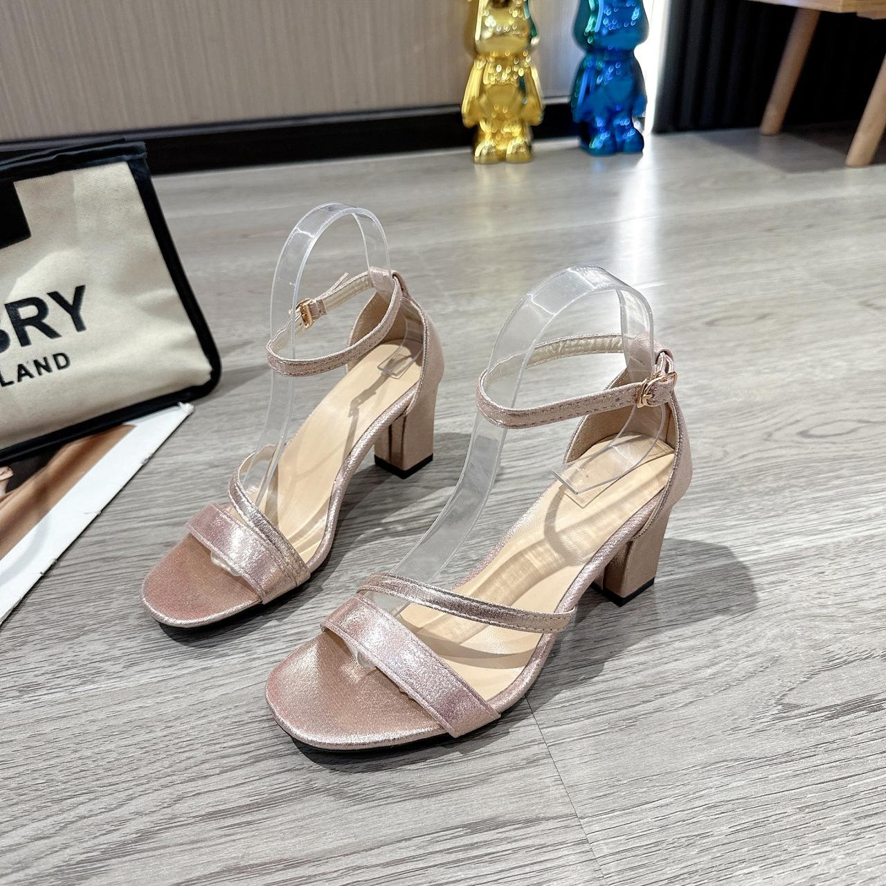 Foreign trade thick heel buckle hollow sandals women s Korean version one-word buckle belt 2024 summer new fashion high heel sandals women 42 рожевий
Foreign trade thick heel buckle hollow sandals women s Korean version one-word buckle belt 2024 summer new fashion high heel sandals women 42 рожевий