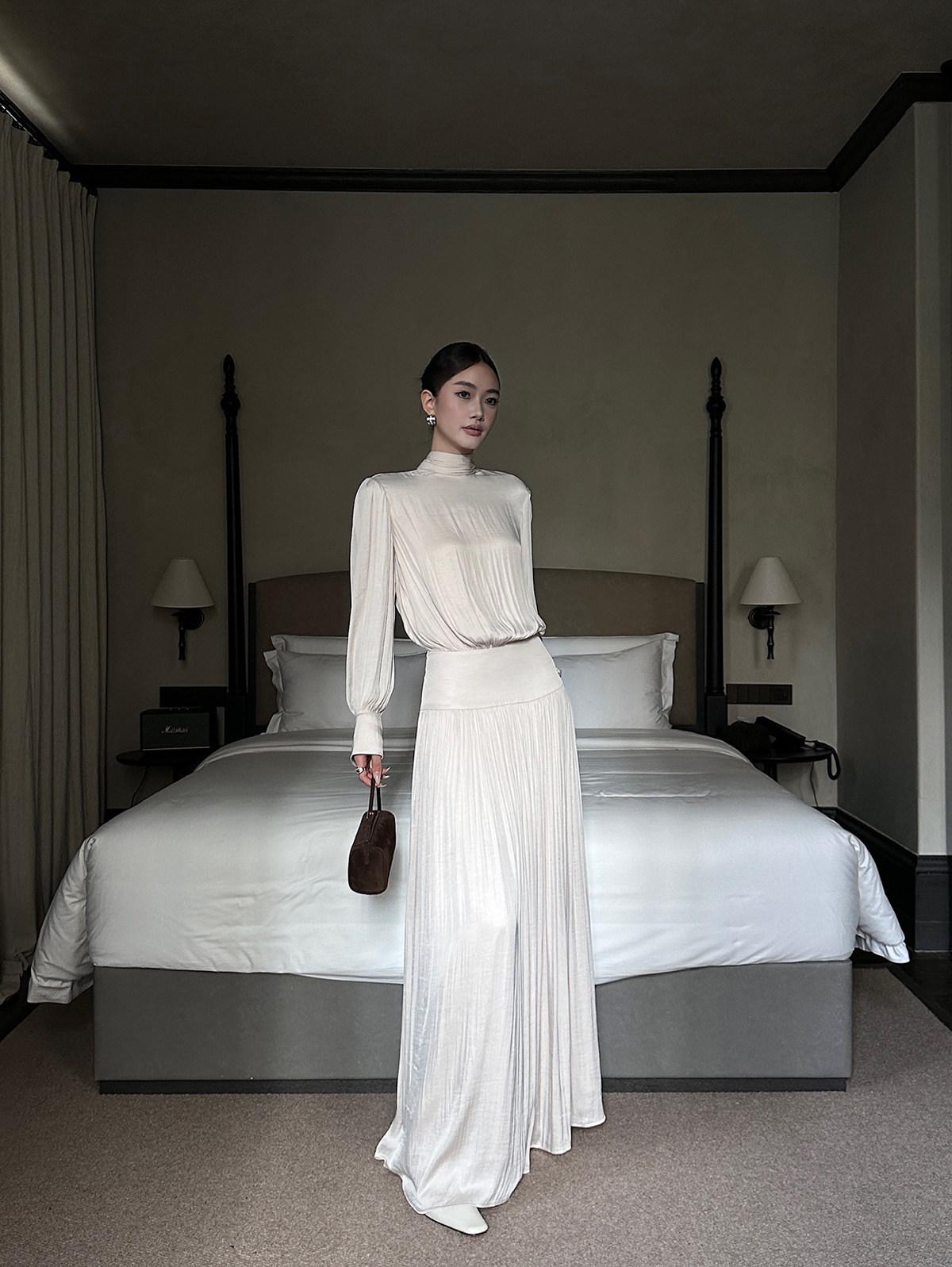 VENUIE Elegant French Satin Pleated Long Sleeve Dress for Women - Spring Evening Gown L
VENUIE Elegant French Satin Pleated Long Sleeve Dress for Women - Spring Evening Gown L