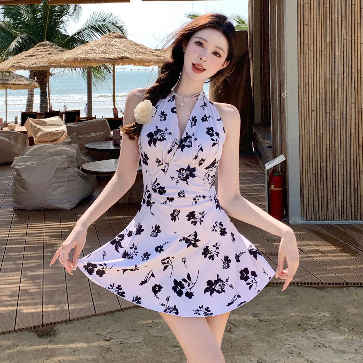 2026 New Women Halter Neck One Piece Skirt Swimsuit High Grade Slimming Plus Size Cover Belly Elegant Bathing Suit For Vacation Hot Spring M
2026 New Women Halter Neck One Piece Skirt Swimsuit High Grade Slimming Plus Size Cover Belly Elegant Bathing Suit For Vacation Hot Spring M