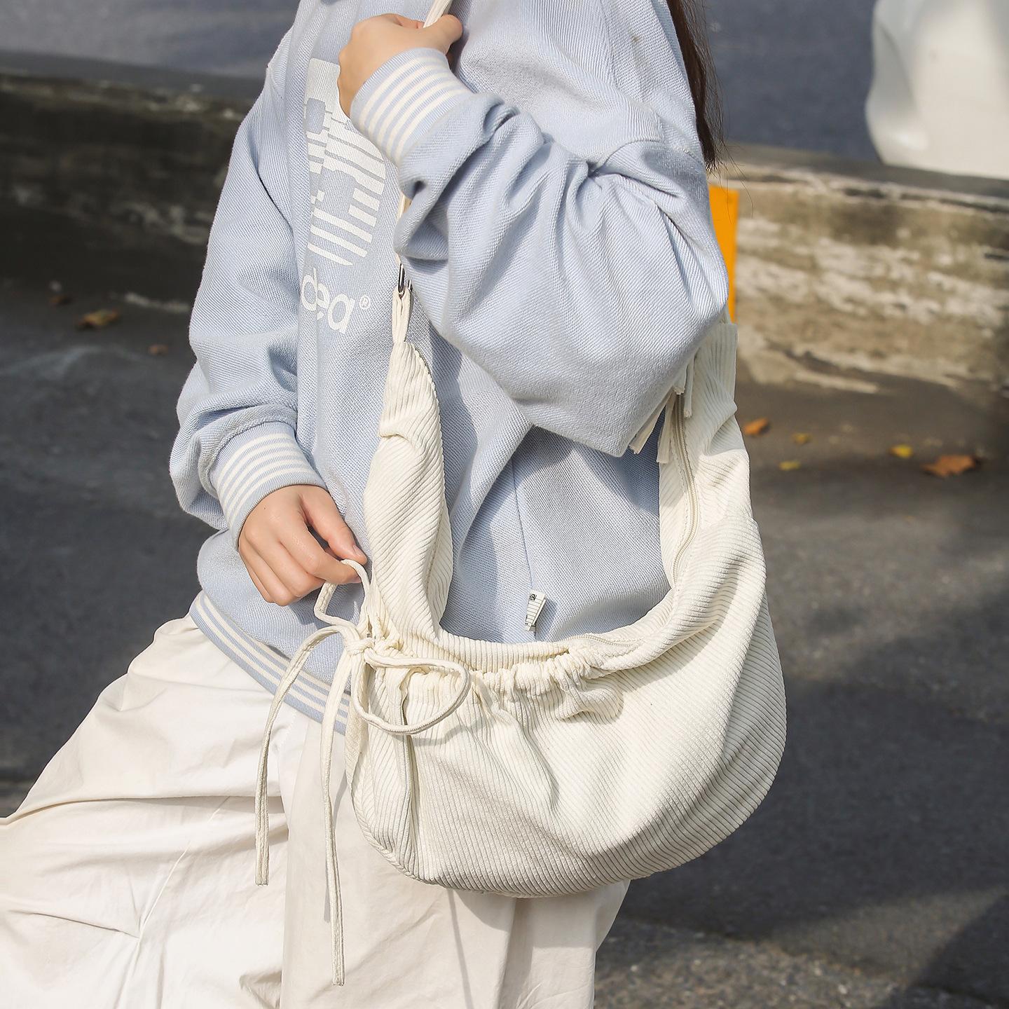 New Commuting Crossbody Bags for Women Large Capacity Texture Simple Shoulder Bags Fashi Casual and Versatile Tote Hobo Bag белый
New Commuting Crossbody Bags for Women Large Capacity Texture Simple Shoulder Bags Fashi Casual and Versatile Tote Hobo Bag белый