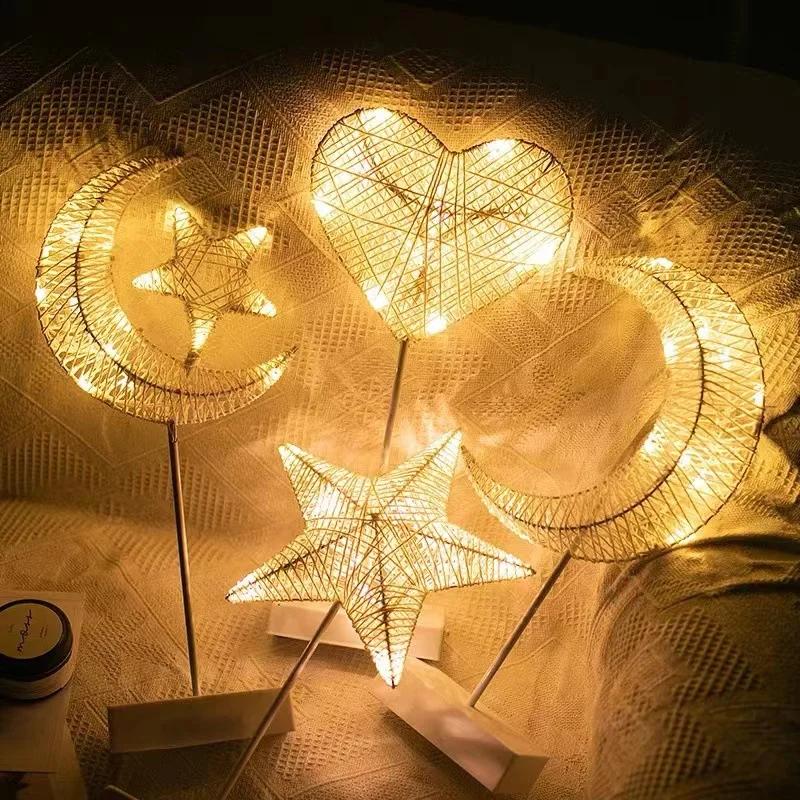 Rattan Weave Star/Moon Night Light Battery Powered Desk Lamp Christmas Gifts Decor Living Room Home Party Bedside Table Lamp
Rattan Weave Star/Moon Night Light Battery Powered Desk Lamp Christmas Gifts Decor Living Room Home Party Bedside Table Lamp