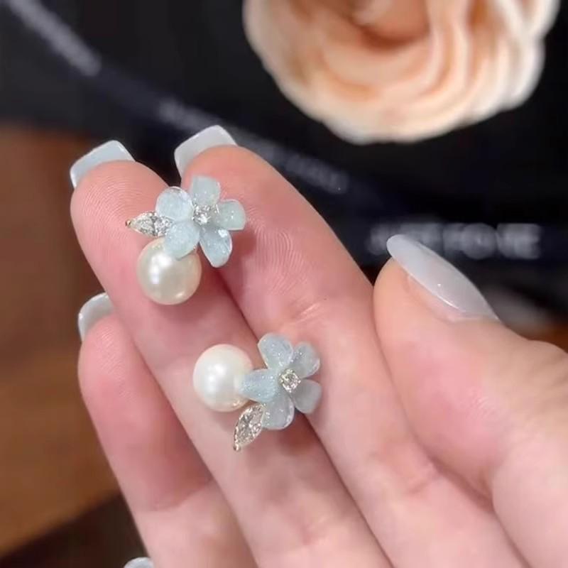 S111 Silver Needle Fresh and Sweet Pearl Flower Stud Earrings Femininity Premium Earrings Fashion Commuter Versatile Earrings
S111 Silver Needle Fresh and Sweet Pearl Flower Stud Earrings Femininity Premium Earrings Fashion Commuter Versatile Earrings