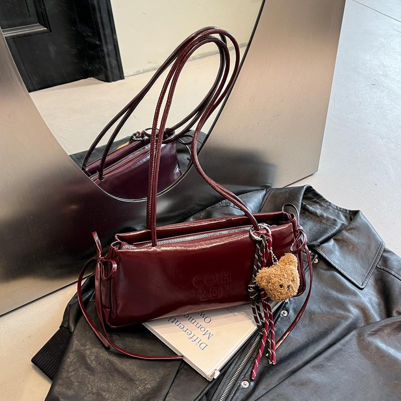 Нова Універсальна Сумка з М якої Шкіри Великої Місткості Жіноча Сумка Сумка Під Пахву Модна Преміальна Текстурована Сумка Багет на Плече бордовий
Нова Універсальна Сумка з М якої Шкіри Великої Місткості Жіноча Сумка Сумка Під Пахву Модна Преміальна Текстурована Сумка Багет на Плече бордовий