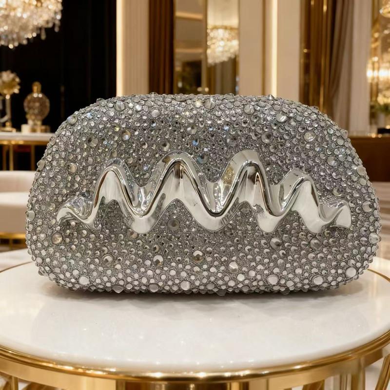 2025 Luxury Full Diamonds Wave Handle Bride Evening Clutch Bag Brand Women s Banquet Box Handbag New Fashion Cross Body Bag
2025 Luxury Full Diamonds Wave Handle Bride Evening Clutch Bag Brand Women s Banquet Box Handbag New Fashion Cross Body Bag
