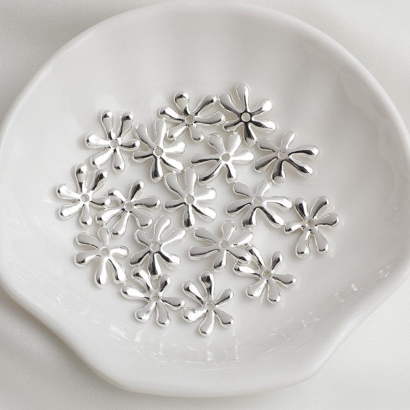 14K Gold Plated Six-Petal Flower Sunflower Bracelet Beading Material for DIY Jewelry Accessories
14K Gold Plated Six-Petal Flower Sunflower Bracelet Beading Material for DIY Jewelry Accessories
