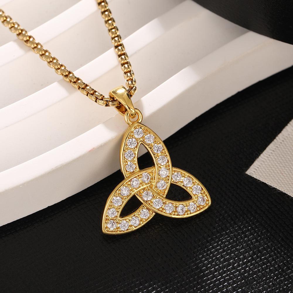 Блестящее ожерелье с цирконом в виде клевера - Роскошный кулон с медной инкрустацией и не тускнеющим дизайном с полным бриллиантом 2*2 cm
Блестящее ожерелье с цирконом в виде клевера - Роскошный кулон с медной инкрустацией и не тускнеющим дизайном с полным бриллиантом 2*2 cm