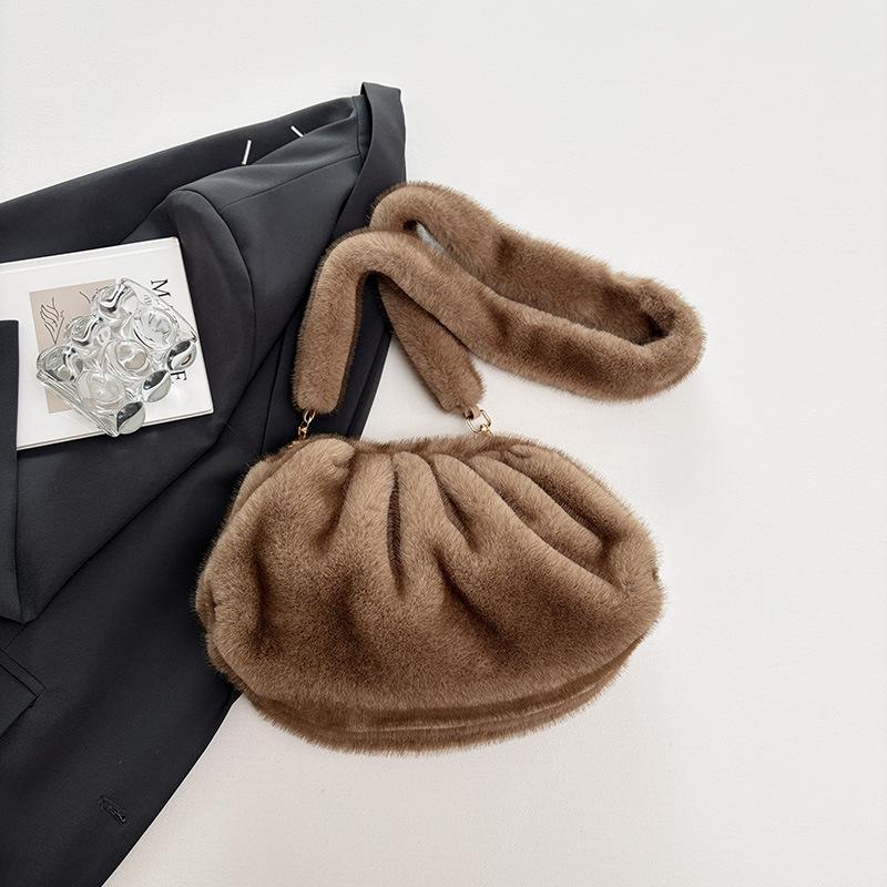 Soft Faux Fur Small Shoulder Bags for Women Wrinkle Relaxed Texture Cloud Shell Bag Winter Fashion Plush Handbags Crossbody Bag
Soft Faux Fur Small Shoulder Bags for Women Wrinkle Relaxed Texture Cloud Shell Bag Winter Fashion Plush Handbags Crossbody Bag