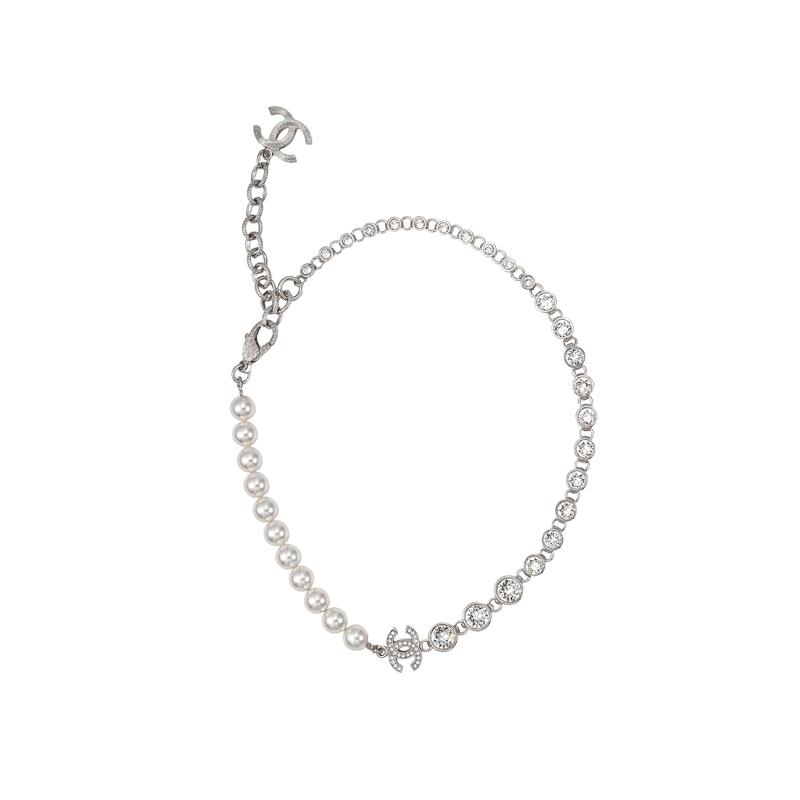 CHANEL Classic Double C Pearl and Rhinestone Necklace Women s Silver срібний
CHANEL Classic Double C Pearl and Rhinestone Necklace Women s Silver срібний