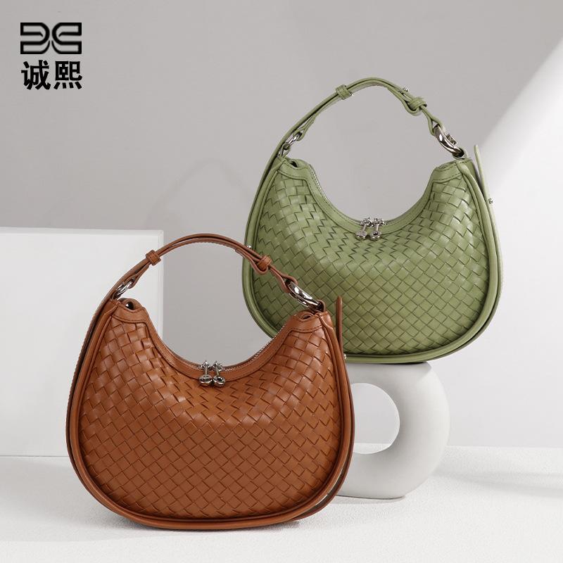 Premium single shoulder armpit bag 2025 new crescent bag niche versatile double pull messenger dumpling bag hand carry women s bag
Premium single shoulder armpit bag 2025 new crescent bag niche versatile double pull messenger dumpling bag hand carry women s bag