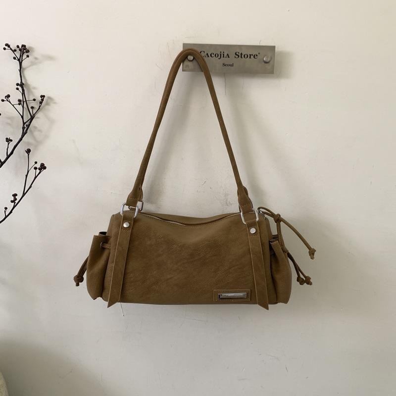 Fashion niche underarm shoulder bag women s winter new commuter large-capacity locomotive bag handbag
Fashion niche underarm shoulder bag women s winter new commuter large-capacity locomotive bag handbag