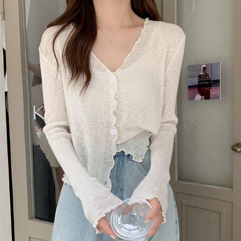 Women s White Ice Silk V-Neck Cardigan - Lightweight, Slimming Sunscreen Outerwear for Autumn Medium білий
Women s White Ice Silk V-Neck Cardigan - Lightweight, Slimming Sunscreen Outerwear for Autumn Medium білий