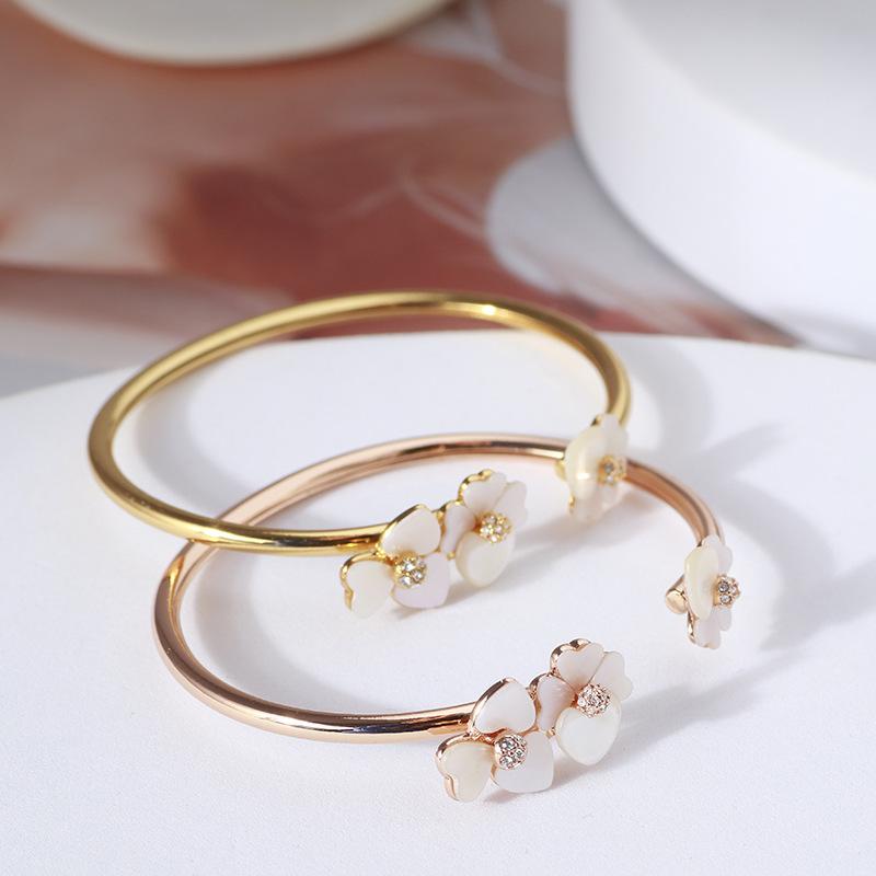 European And American Trend Jewelry Wholesale Flower Opening Bracelet Small Fresh Forest Temperament Shell Women Gold-color
European And American Trend Jewelry Wholesale Flower Opening Bracelet Small Fresh Forest Temperament Shell Women Gold-color