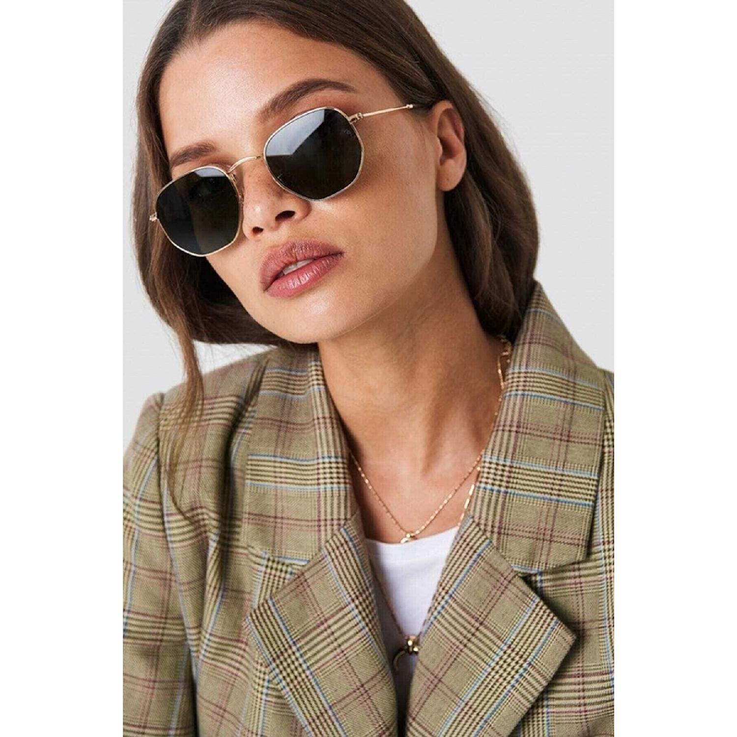 Солнцезащитные очки унисекс нового сезона
Солнцезащитные очки унисекс нового сезона