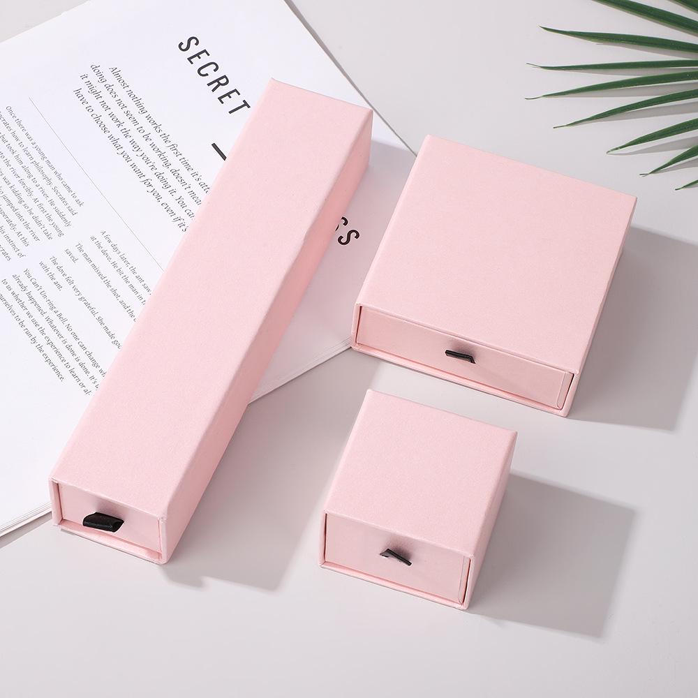 Multi-Size Solid Color Jewelry Box for Necklaces and Bracelets
Multi-Size Solid Color Jewelry Box for Necklaces and Bracelets