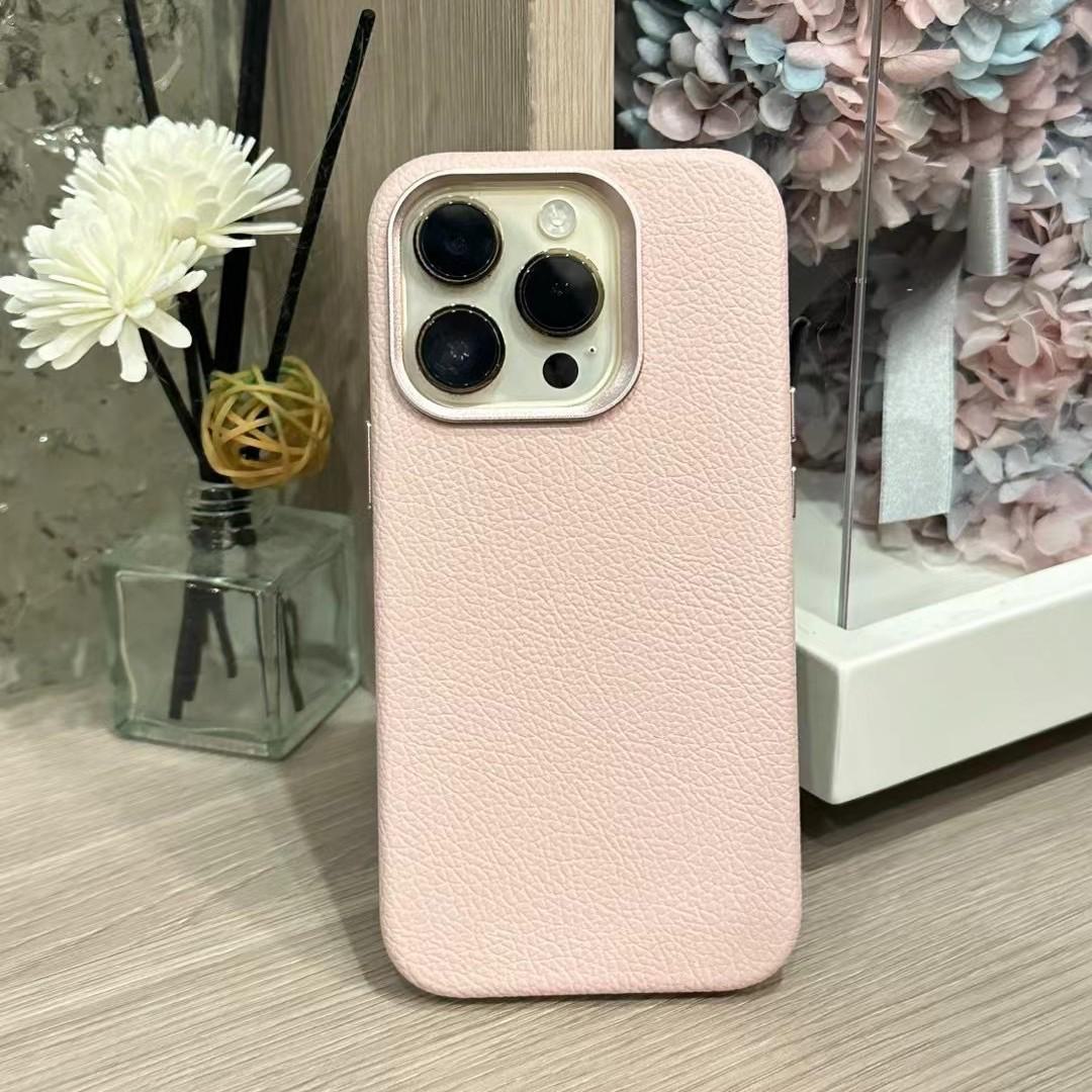 «Магнитный чехол с беспроводной зарядкой Litchi Pattern для iPhone 16 Pro Max» iPhone 15 кармин
«Магнитный чехол с беспроводной зарядкой Litchi Pattern для iPhone 16 Pro Max» iPhone 15 кармин