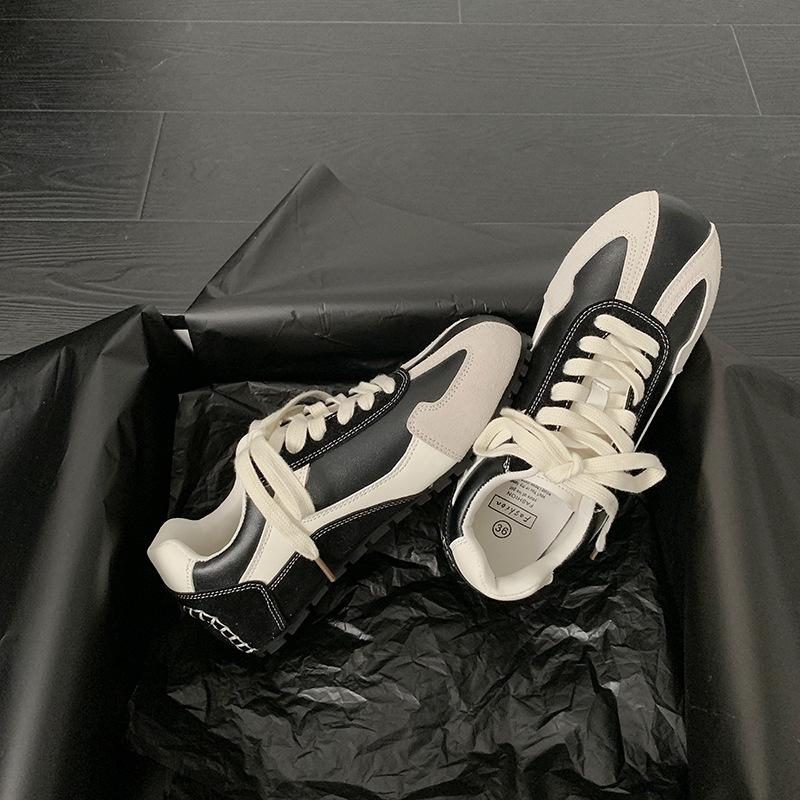 Deconstruction aesthetic shoes women s new retro casual versatile shoes sports jogging shoes 35 чорний
Deconstruction aesthetic shoes women s new retro casual versatile shoes sports jogging shoes 35 чорний