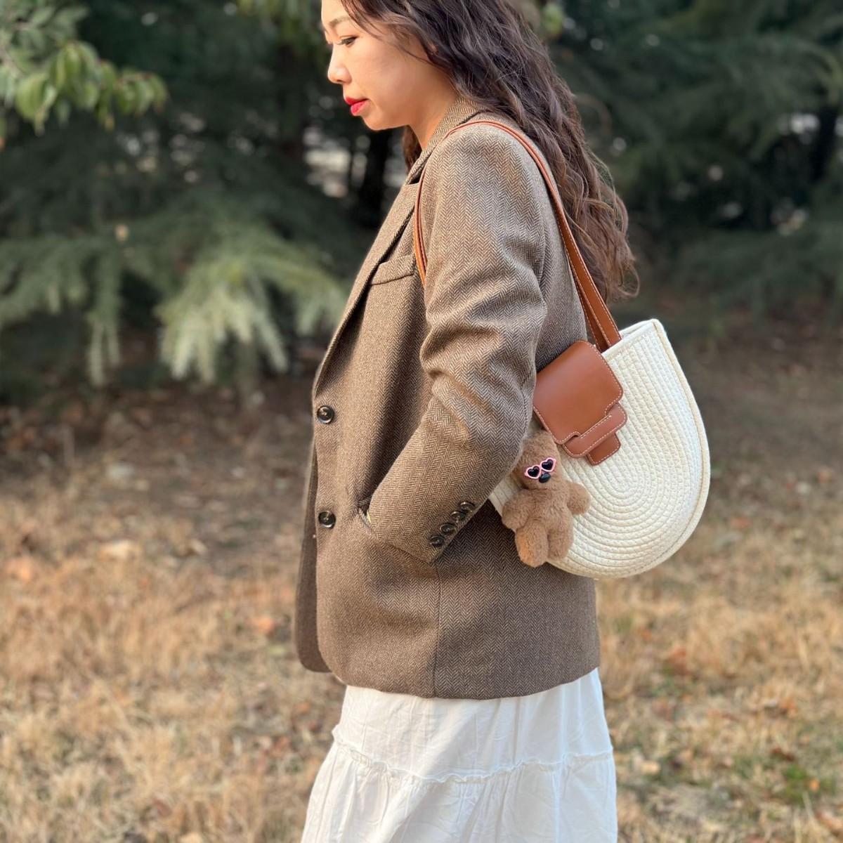 Vintage bohemian pastoral woven bag oversized capacity beach bag shoulder bag daily versatile tote bag 32*7*30 белый
Vintage bohemian pastoral woven bag oversized capacity beach bag shoulder bag daily versatile tote bag 32*7*30 белый