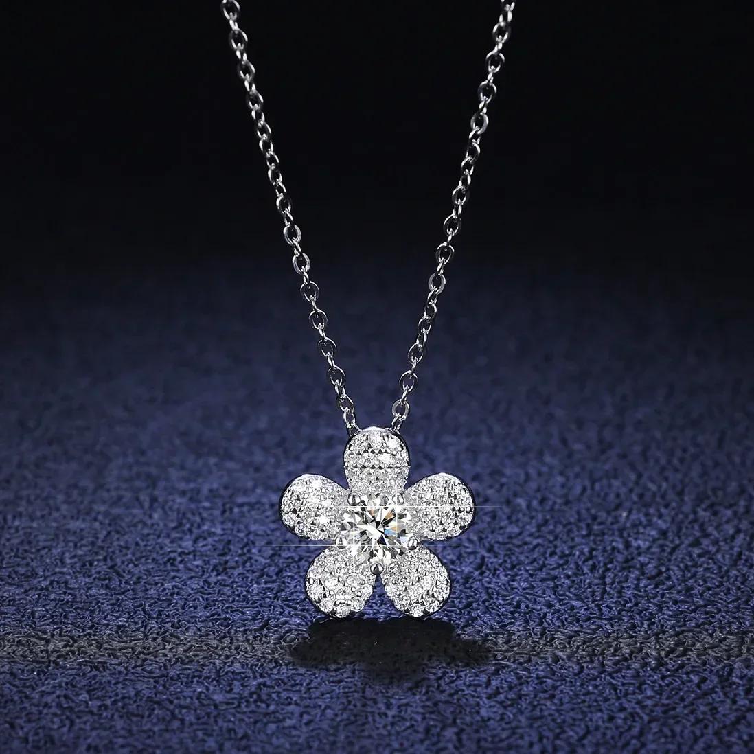 Luxury Platinum Pendants Moissanite Diamond Necklace for Women Camellia New Collarbone Chain Wedding Jewelry Gift білий
Luxury Platinum Pendants Moissanite Diamond Necklace for Women Camellia New Collarbone Chain Wedding Jewelry Gift білий