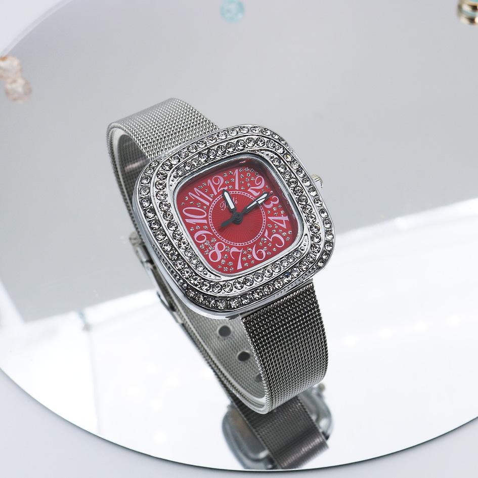 Luxury Ladies Silver Case Square Arabic Numerals Design Quartz Watches Fashion Steel Band Women Dress Gift Clock Wristwatch червоний
Luxury Ladies Silver Case Square Arabic Numerals Design Quartz Watches Fashion Steel Band Women Dress Gift Clock Wristwatch червоний