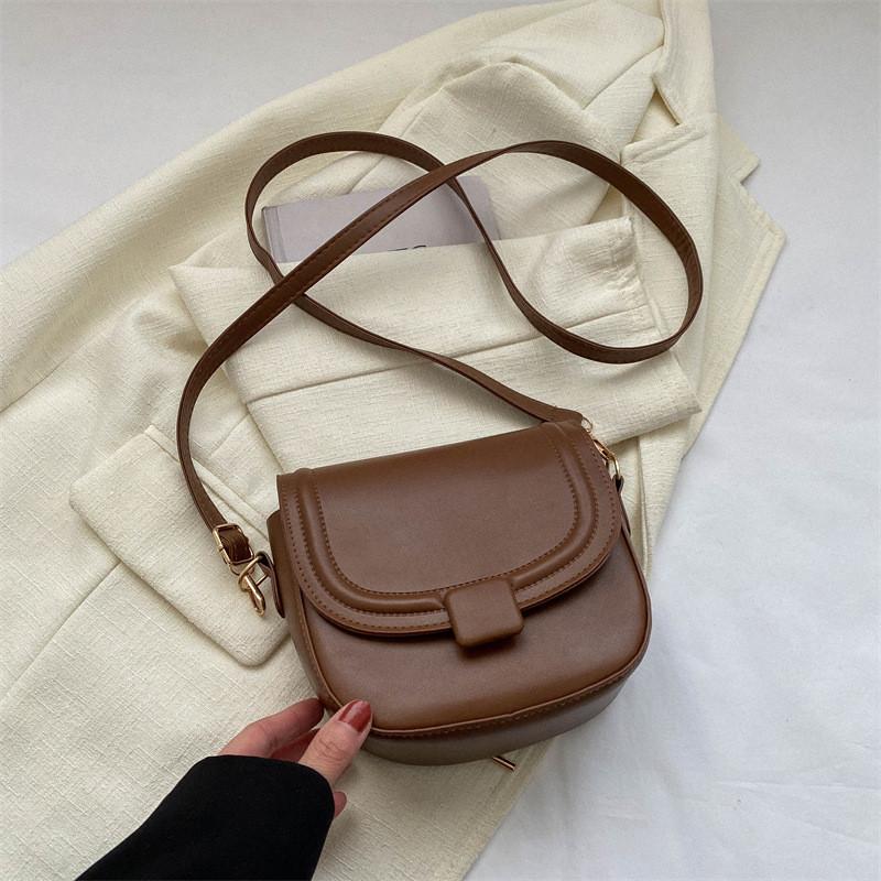 Fashionable Versatile Crossbody Saddle Bag For Women Premium Quality With Magnetic Closure коричневий
Fashionable Versatile Crossbody Saddle Bag For Women Premium Quality With Magnetic Closure коричневий