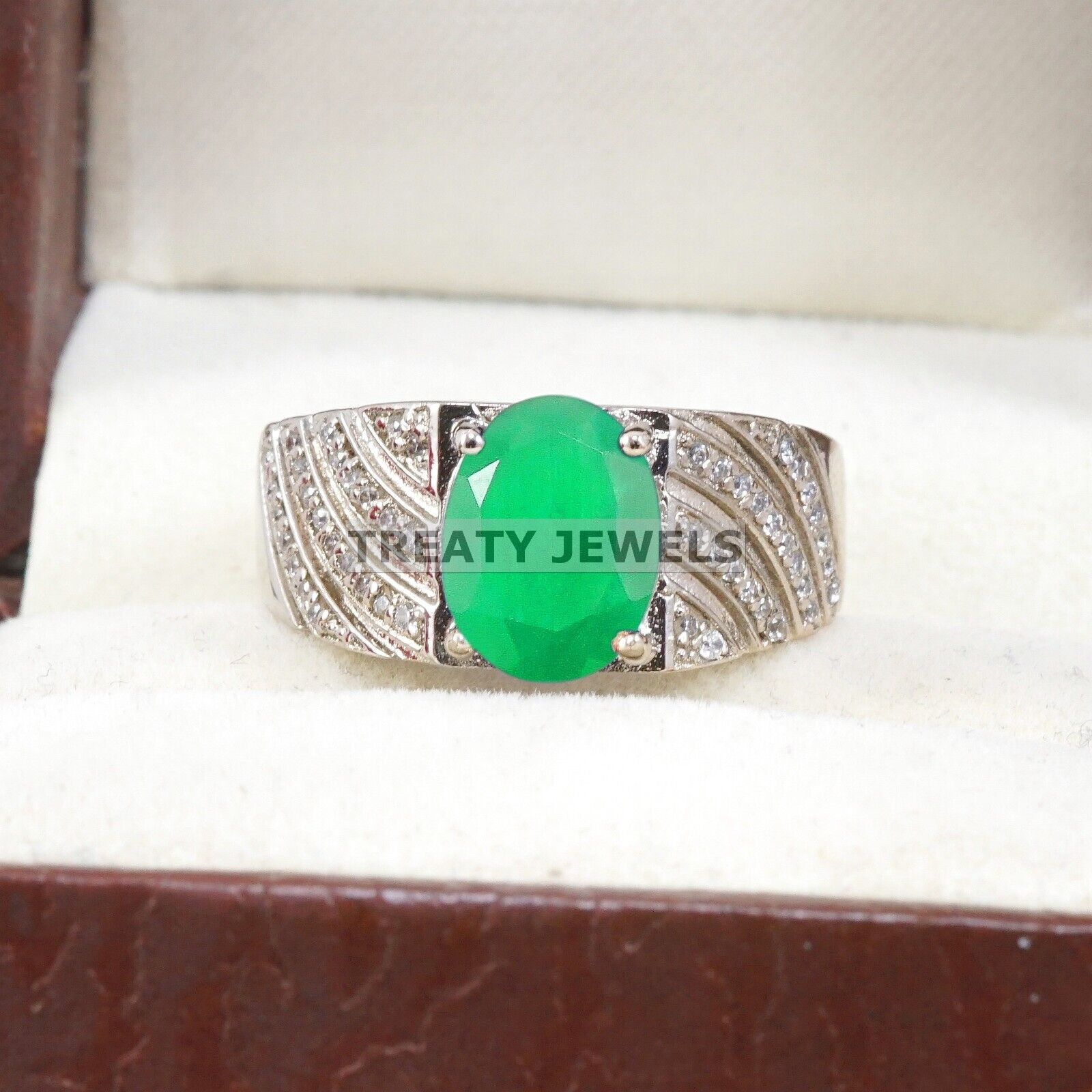 Emerald Oval Cut Gemstone With 925 Sterling Silver Ring For Men s #B40 JL375671298793 4-16 US срібний
Emerald Oval Cut Gemstone With 925 Sterling Silver Ring For Men s #B40 JL375671298793 4-16 US срібний