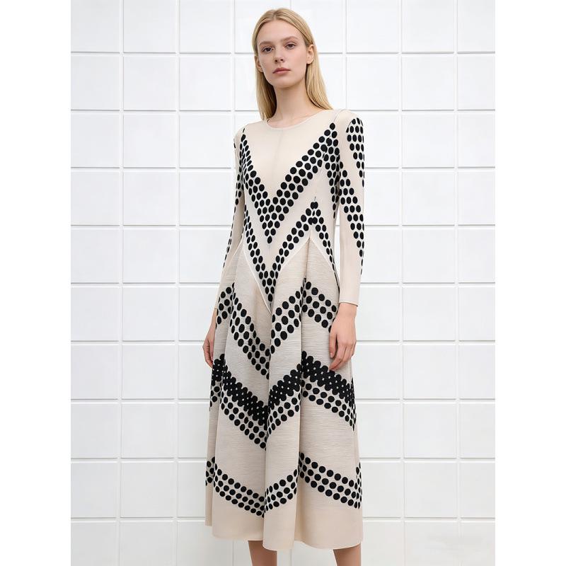 European Pleated Spring/Autumn Dress: Niche, Loose, Plus Size, Long Creased Skirt for Women. One Size абрикосовий
European Pleated Spring/Autumn Dress: Niche, Loose, Plus Size, Long Creased Skirt for Women. One Size абрикосовий