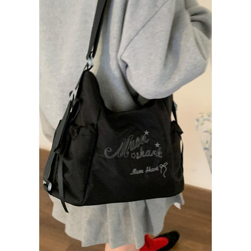 Новая женская сумка модная большая вместительная сумка-мессенджер рюкзак в университетском стиле холщовая сумка с алфавитом чёрный
Новая женская сумка модная большая вместительная сумка-мессенджер рюкзак в университетском стиле холщовая сумка с алфавитом чёрный