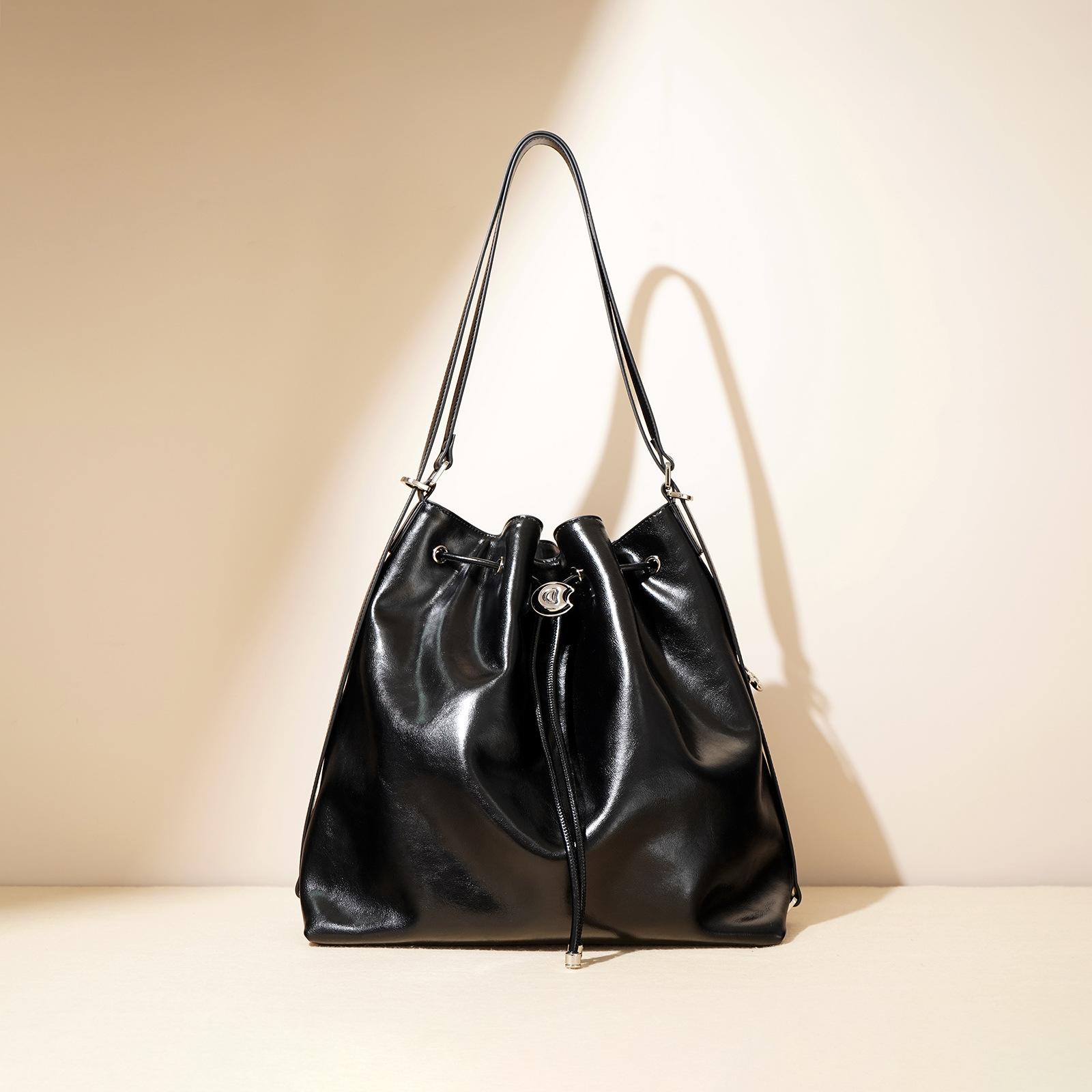 Women s Bag Niche Design Bag New Fashion Bag Large Capacity Tote Bag Versatile Shoulder Underarm Bucket Bag
Women s Bag Niche Design Bag New Fashion Bag Large Capacity Tote Bag Versatile Shoulder Underarm Bucket Bag