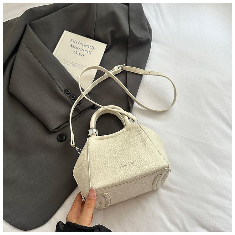 Lychee pattern portable vegetable basket bag women s new trendy summer fashion bucket bag simple shoulder messenger bag
Lychee pattern portable vegetable basket bag women s new trendy summer fashion bucket bag simple shoulder messenger bag