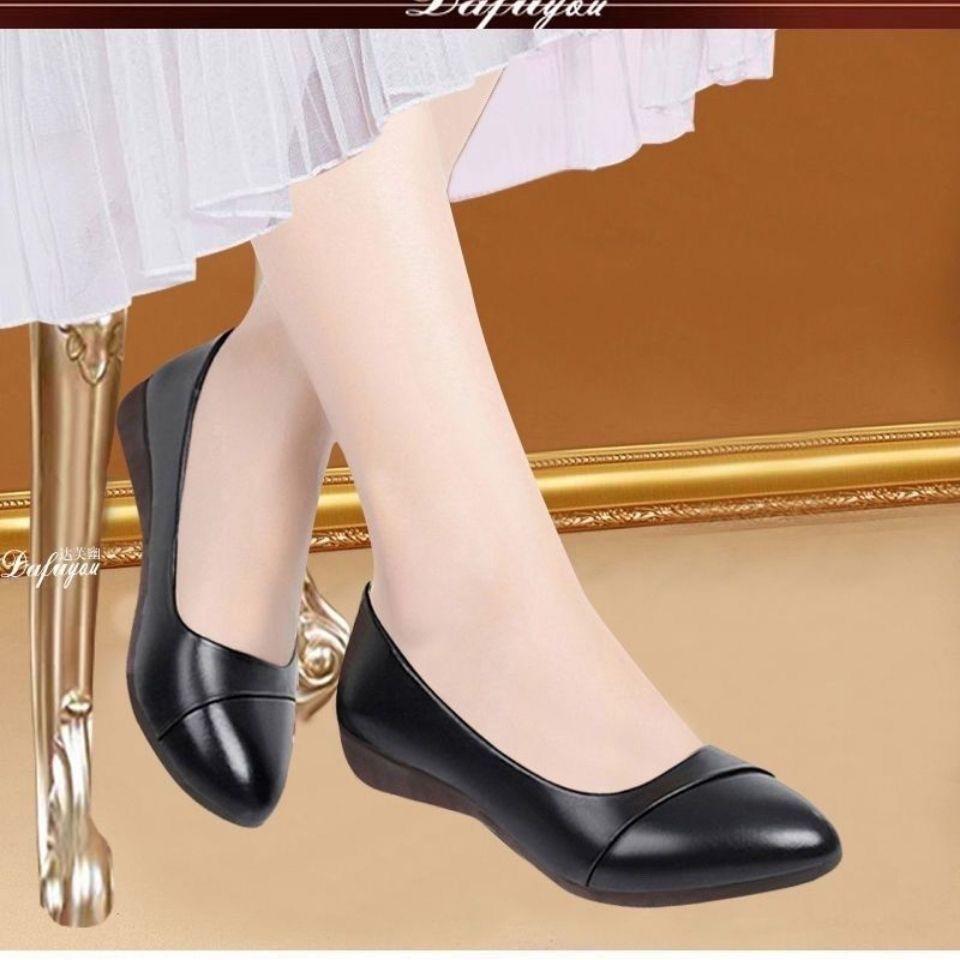 Новые универсальные кожаные туфли-одинарки с круглым носком, подошвой из говяжьей кожи, нескользящие и удобные, на плоской подошве, для среднего и пожилого возраста, кожаные туфли с мягкой подошвой 41
Новые универсальные кожаные туфли-одинарки с круглым носком, подошвой из говяжьей кожи, нескользящие и удобные, на плоской подошве, для среднего и пожилого возраста, кожаные туфли с мягкой подошвой 41