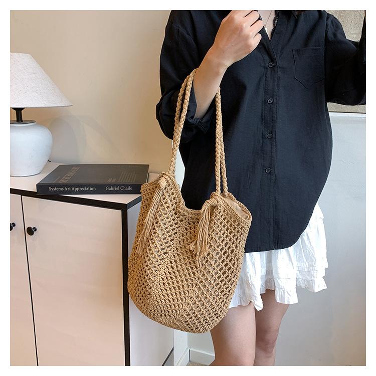 Hollow tassel straw woven bag women s handwoven bag large capacity tote bag casual women s shoulder vacation bag
Hollow tassel straw woven bag women s handwoven bag large capacity tote bag casual women s shoulder vacation bag