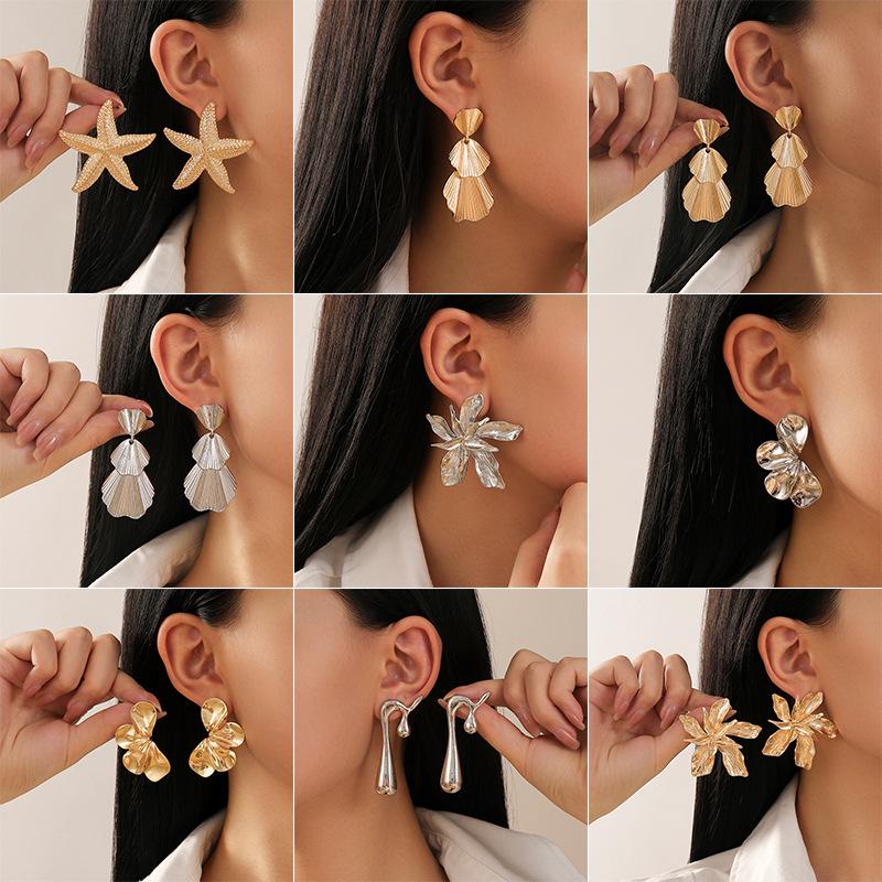 Exaggerated Five-Petal Flower Double-Layer Tassel Earrings - Retro Striped Leaf Design
Exaggerated Five-Petal Flower Double-Layer Tassel Earrings - Retro Striped Leaf Design