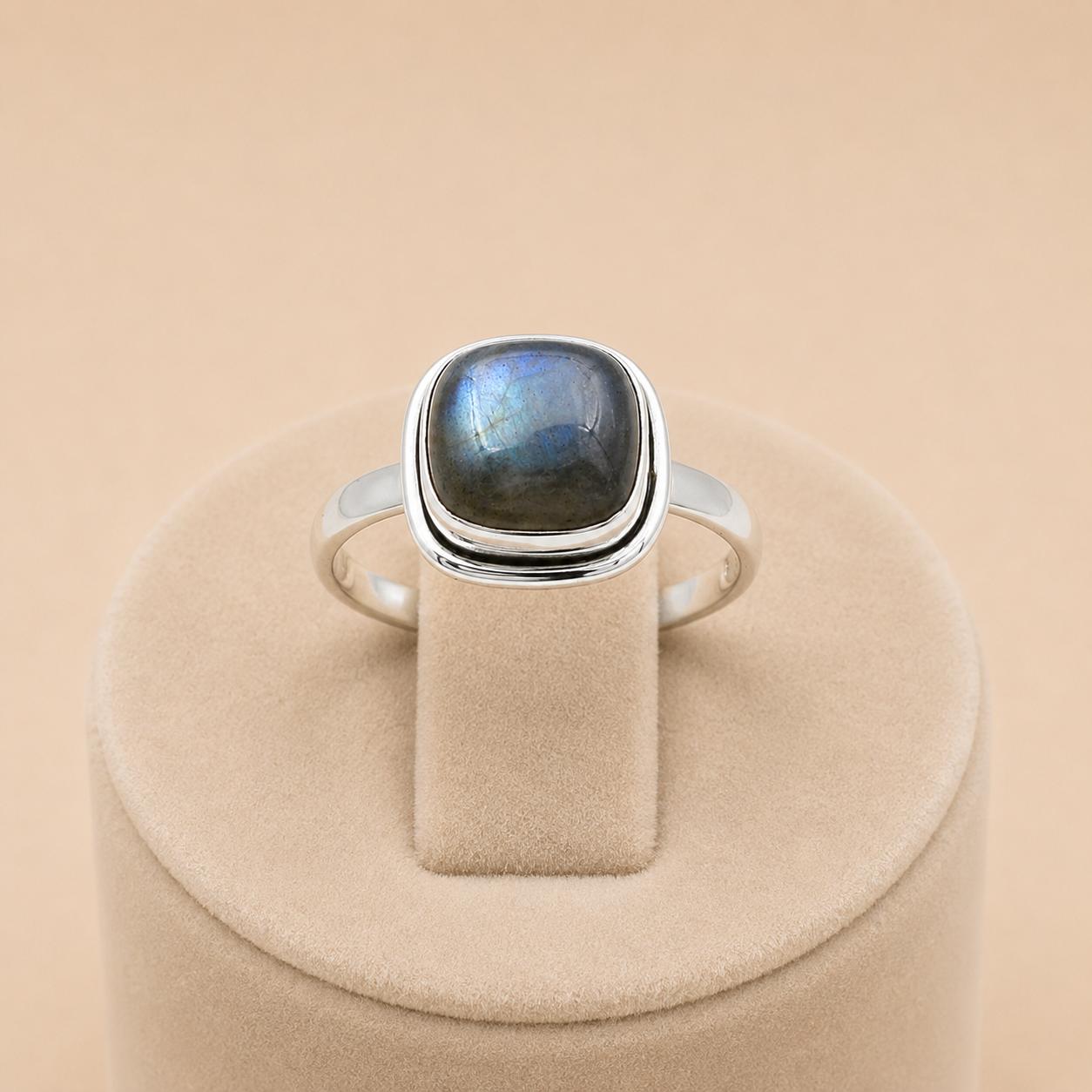 Labradorite Cushion Statement Ring in 925 Sterling Silver, Handmade Flashy Gemstone Ring, Minimalist Boho Jewelry 12 срібний
Labradorite Cushion Statement Ring in 925 Sterling Silver, Handmade Flashy Gemstone Ring, Minimalist Boho Jewelry 12 срібний