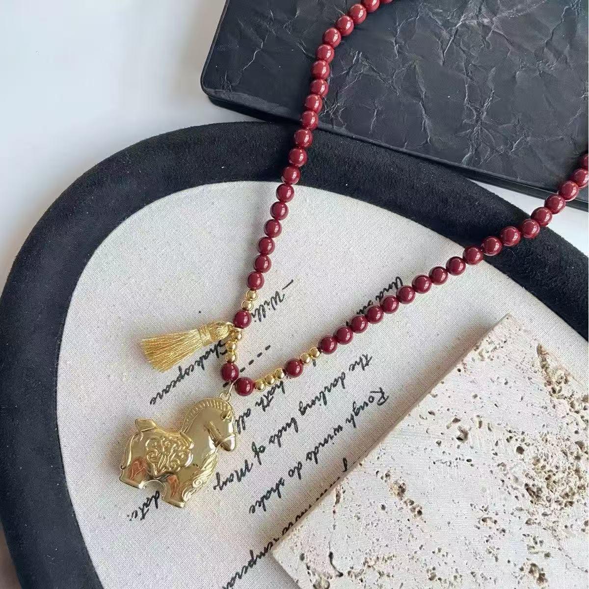 Vintage National Tang Horse Pendant Necklace: Elegant Retro Design for a Luxurious, Stylish Sweater Chain.
Vintage National Tang Horse Pendant Necklace: Elegant Retro Design for a Luxurious, Stylish Sweater Chain.
