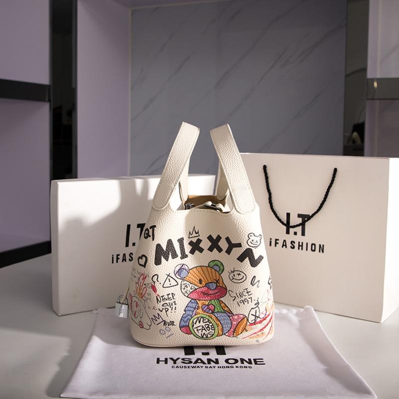 Leather Premium Sense Graffiti Bucket Bag Painted Bear Cartoon Vegetable Basket Women s Bag Commuter Versatile Handbag
Leather Premium Sense Graffiti Bucket Bag Painted Bear Cartoon Vegetable Basket Women s Bag Commuter Versatile Handbag