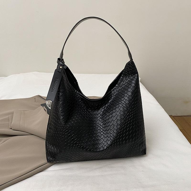 New popular simple casual retro large-capacity bag women s versatile shoulder bag bucket tote bag чёрный
New popular simple casual retro large-capacity bag women s versatile shoulder bag bucket tote bag чёрный