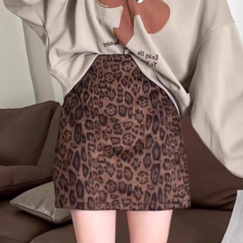 Autumn 2025 Women s High-Waist Leopard Print Midi Skirt - Slimming A-Line Hip-Hugging Design for Petite Figures S чёрный
Autumn 2025 Women s High-Waist Leopard Print Midi Skirt - Slimming A-Line Hip-Hugging Design for Petite Figures S чёрный