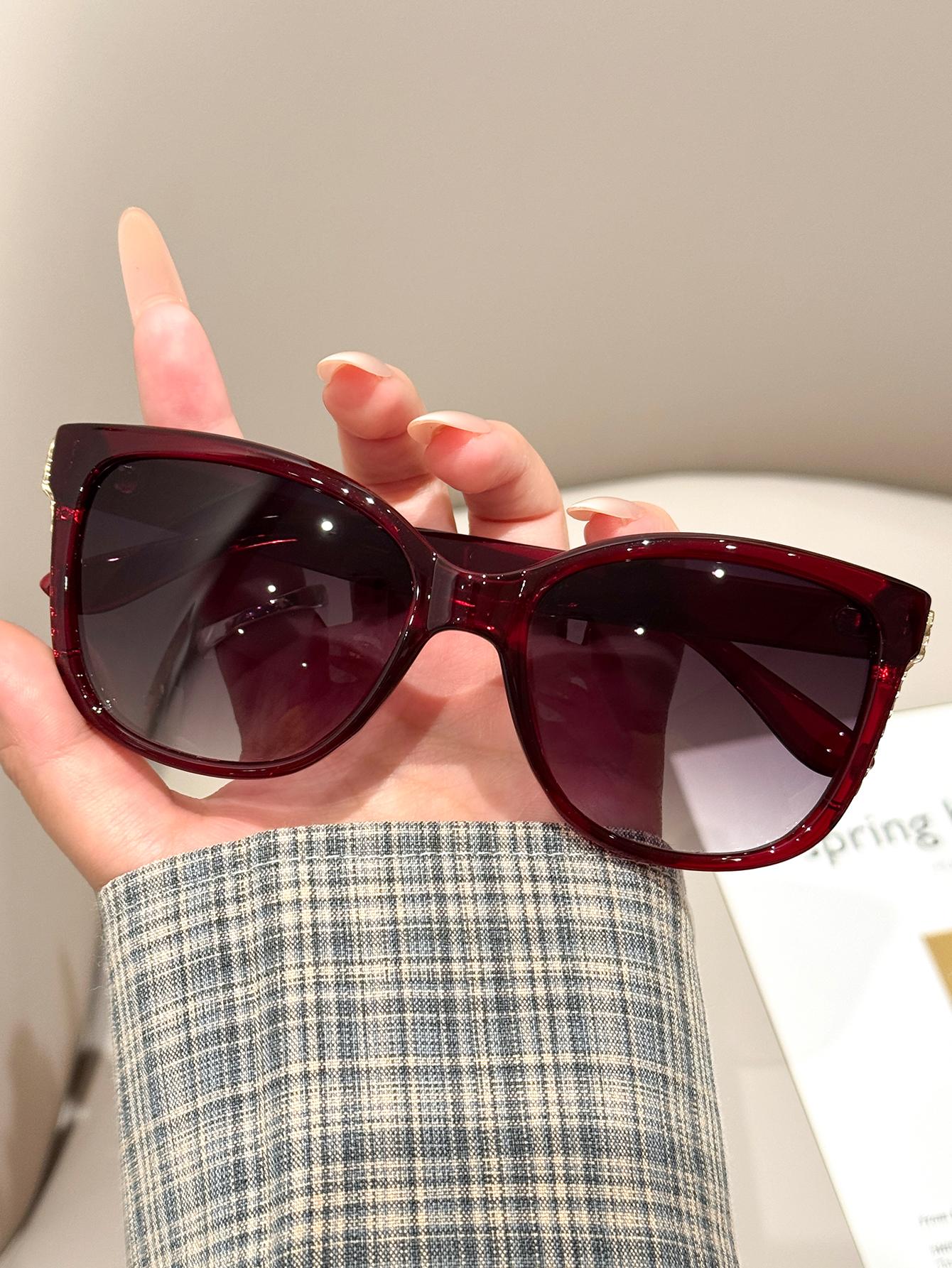 1Pc New Vintage Cat Eye Sunglasses Women s Fashion Brand Retro Sunglasses Ladies Classic Outdoor Shades
1Pc New Vintage Cat Eye Sunglasses Women s Fashion Brand Retro Sunglasses Ladies Classic Outdoor Shades