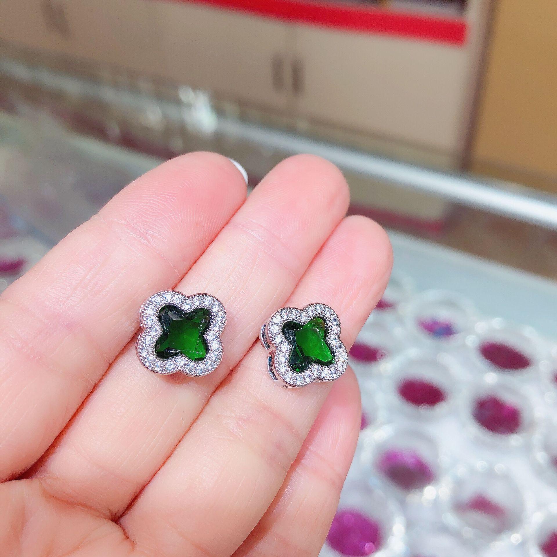 Гарантия качества Серьги с четырьмя листами клевера Aaa Серьги из высококачественного циркония Классические качественные женские серьги зелёный
Гарантия качества Серьги с четырьмя листами клевера Aaa Серьги из высококачественного циркония Классические качественные женские серьги зелёный