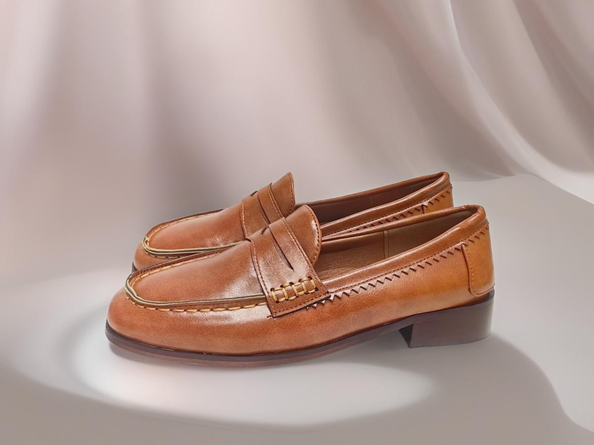 Весенне-осенние повседневные женские туфли на низком каблуке черные из полиуретана желто-коричневые женские туфли-лодочки больших размеров 39