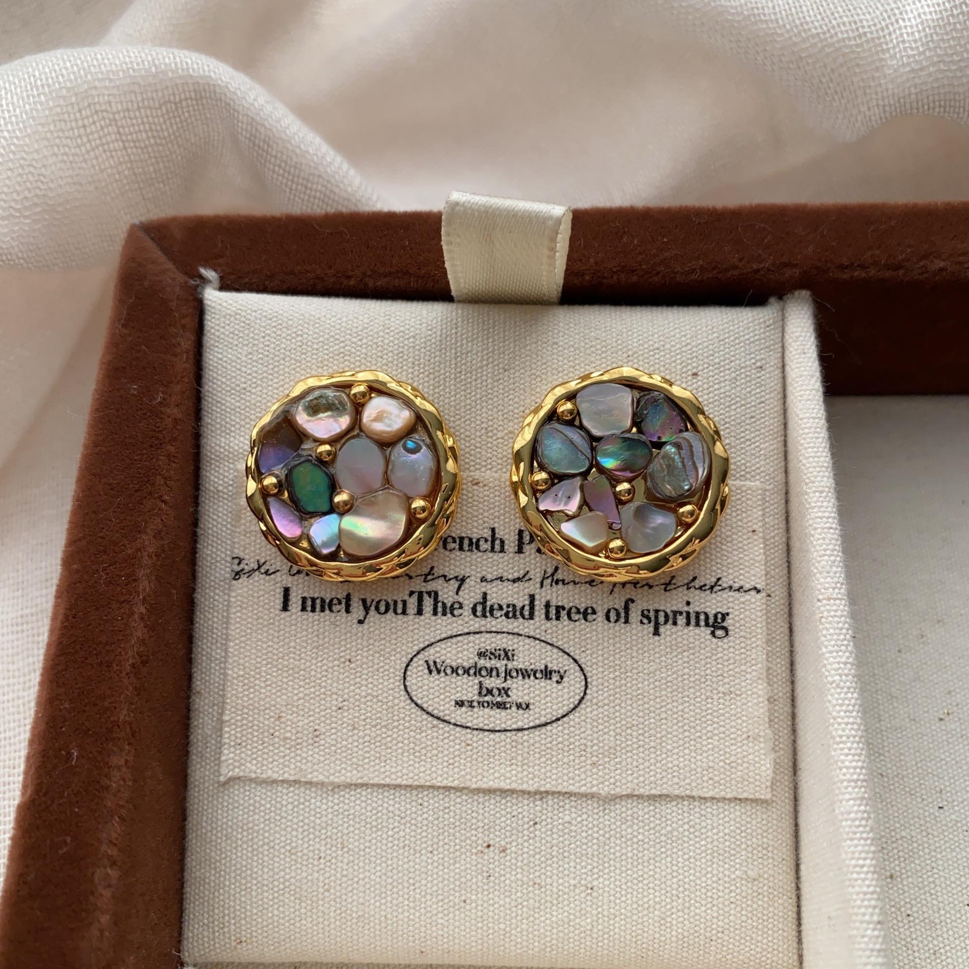 Round classic colored shell stud earrings retro temperament art collage exquisite
Round classic colored shell stud earrings retro temperament art collage exquisite