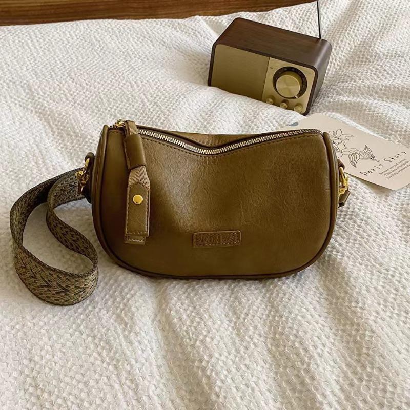 Wholesale Boston bag outdoor travel solid color niche pillow bag broadband shoulder bag casual messenger bag women хакі
Wholesale Boston bag outdoor travel solid color niche pillow bag broadband shoulder bag casual messenger bag women хакі