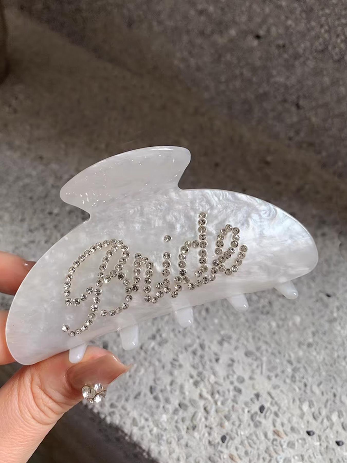 Французские элегантные буквы из стразов, акриловые заколки для волос, улучшенное чувство затылка, зажим для захвата, заколка для волос на День святого Валентина
Французские элегантные буквы из стразов, акриловые заколки для волос, улучшенное чувство затылка, зажим для захвата, заколка для волос на День святого Валентина