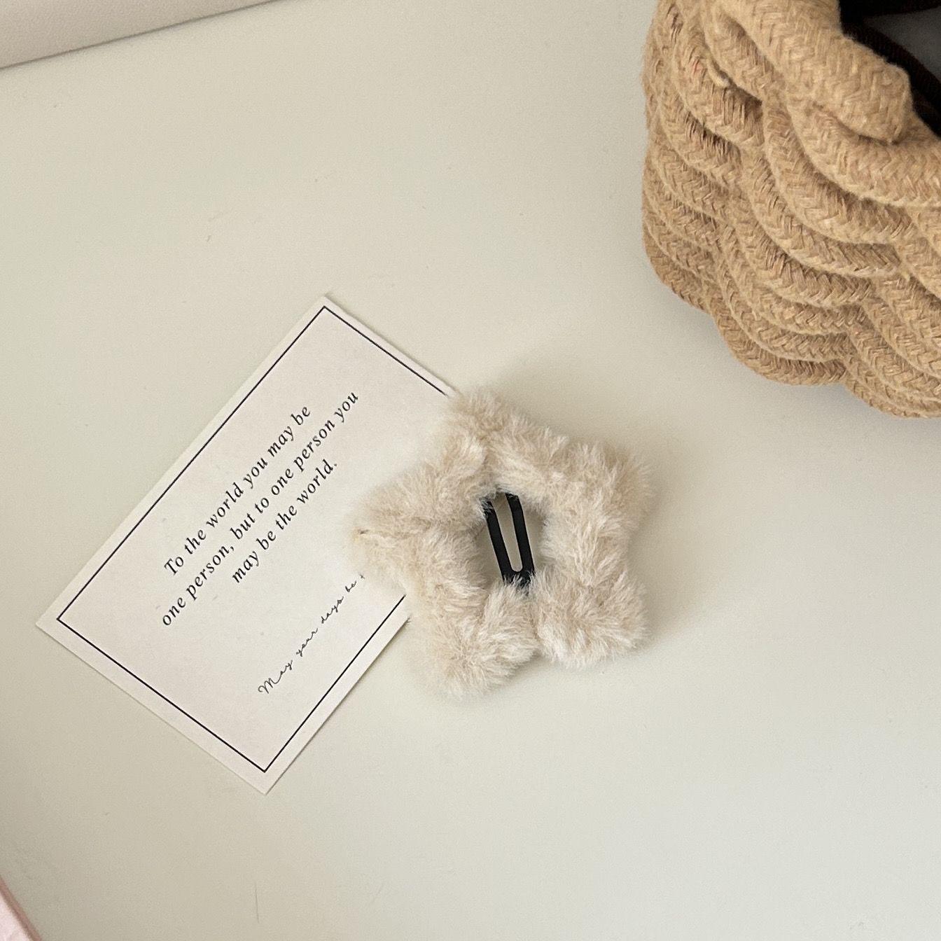 Звездные заколки из овечьей шерсти : Женские плюшевые пучки и заколки для волос
Звездные заколки из овечьей шерсти : Женские плюшевые пучки и заколки для волос