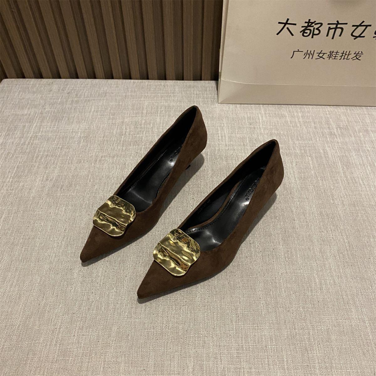 2025 осень и зима новая мода универсальные туфли-лодочки на остром каблуке с мелким вырезом женские туфли с металлической пряжкой темперамент на высоком каблуке 41 темно-коричневого