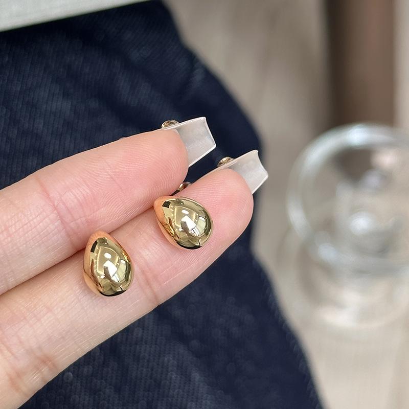 Sugar cube home, simple niche metal temperament, water drop earrings, autumn and winter advanced sense, small earrings, new women s золотой
Sugar cube home, simple niche metal temperament, water drop earrings, autumn and winter advanced sense, small earrings, new women s золотой