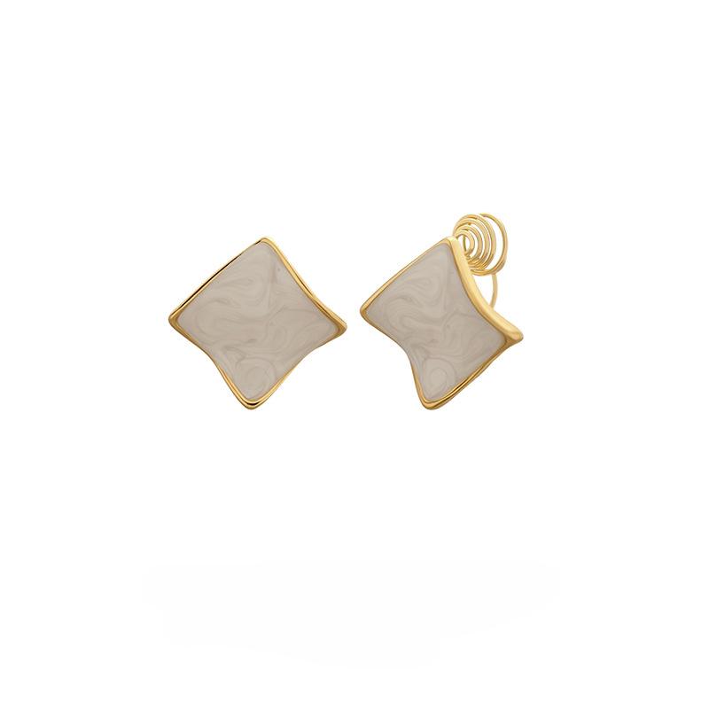 Enamel Metal Shaped Earrings Simple Fashionable Mosquito Ear Holes Ear Clips for Women
Enamel Metal Shaped Earrings Simple Fashionable Mosquito Ear Holes Ear Clips for Women
