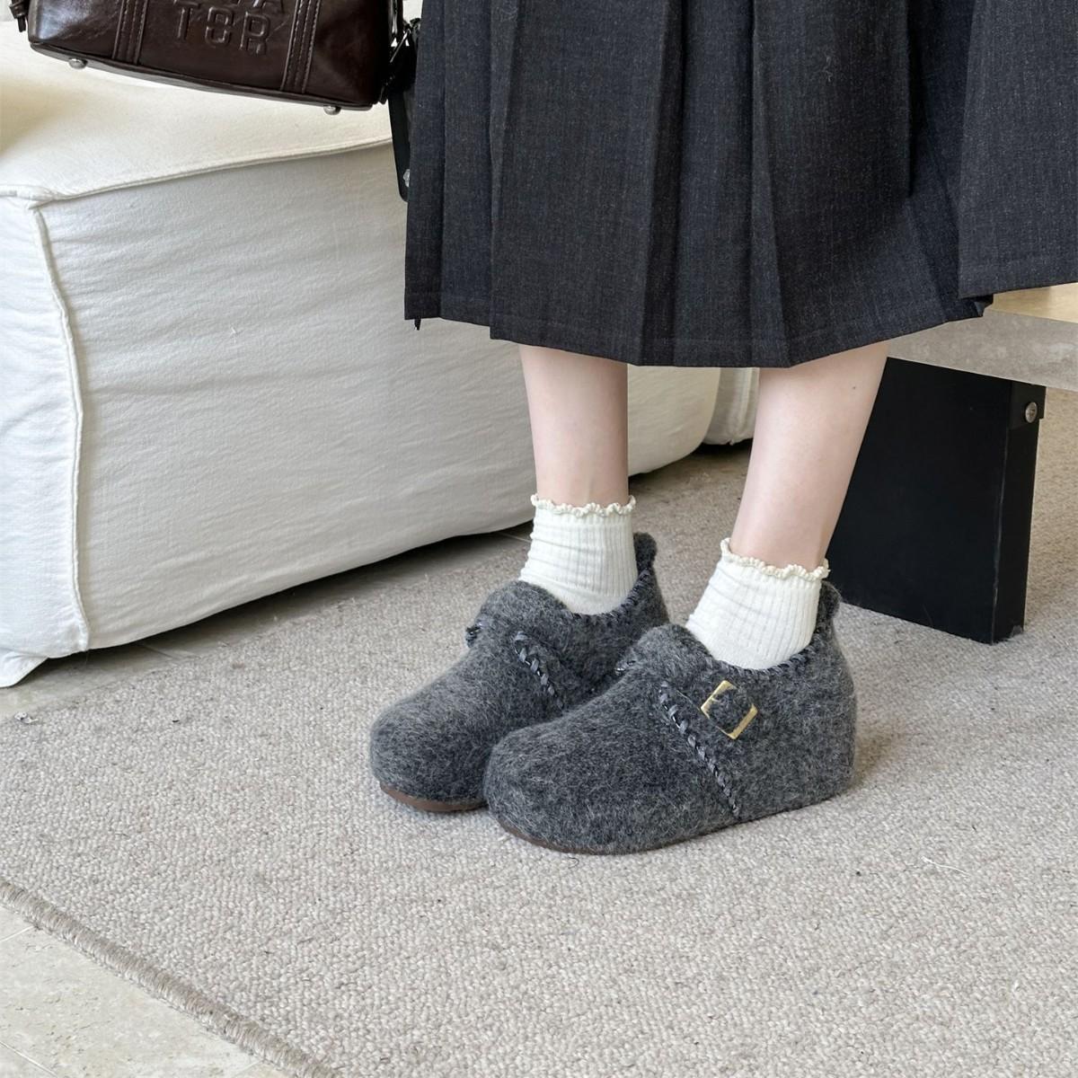2025 new round head inner slope heel versatile commuter soft sole belt buckle woolen women s warm Boken single shoes 40 сірий колір
2025 new round head inner slope heel versatile commuter soft sole belt buckle woolen women s warm Boken single shoes 40 сірий колір