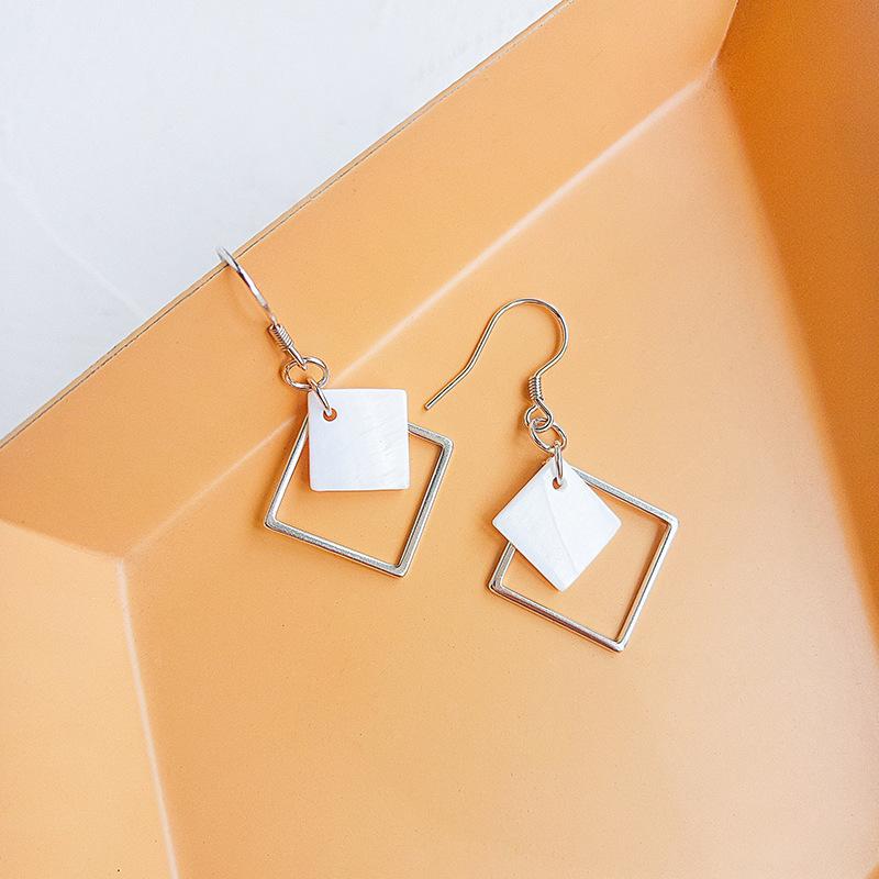 Square Shell Earrings, Women s Earrings, Cool Temperament, Wind Ear Hooks, Internet Famous, Versatile and Fashionable Earrings
Square Shell Earrings, Women s Earrings, Cool Temperament, Wind Ear Hooks, Internet Famous, Versatile and Fashionable Earrings