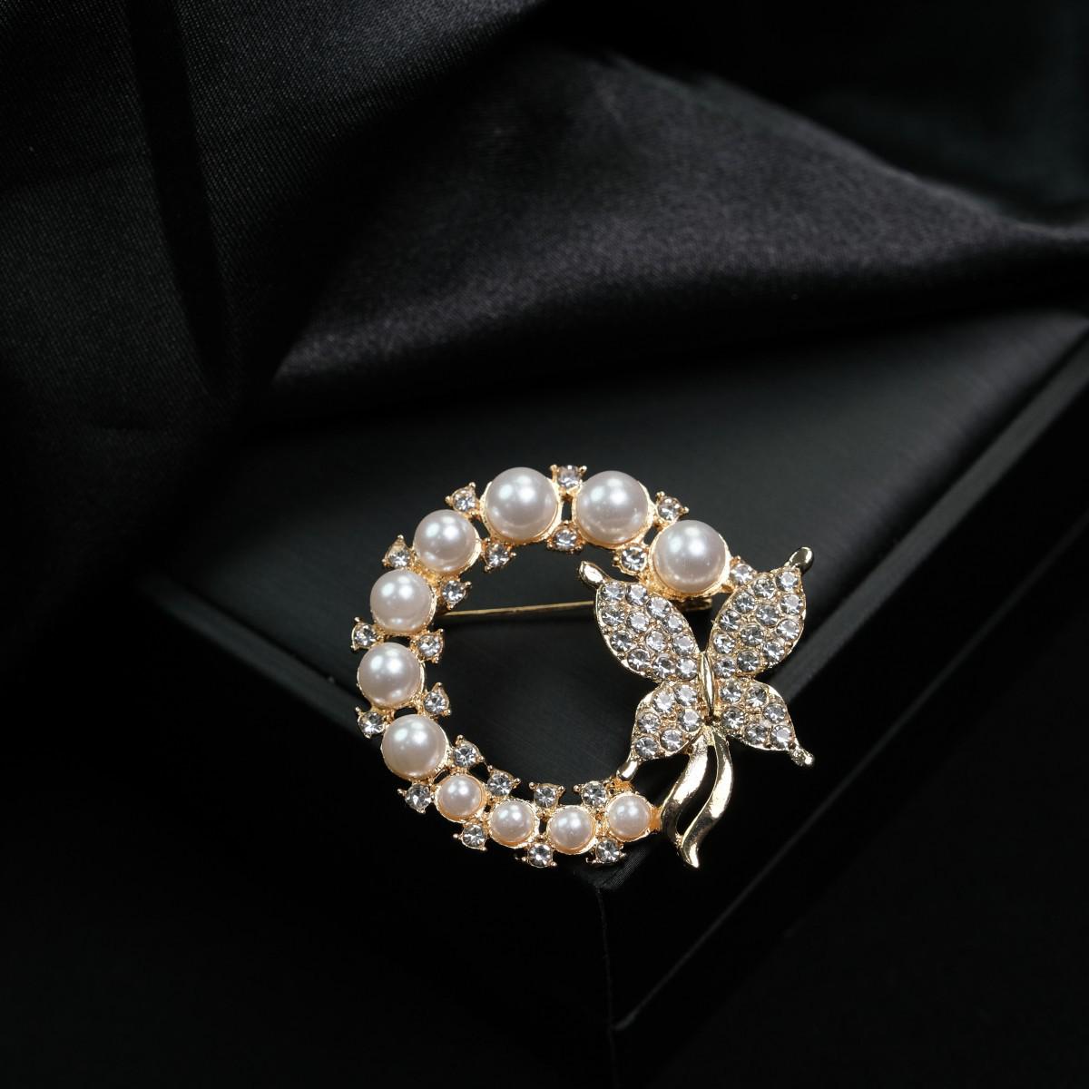 Корейская трендовая брошь-бант со стразами и жемчугом – Универсальная модная булавка-корсет
Корейская трендовая брошь-бант со стразами и жемчугом – Универсальная модная булавка-корсет